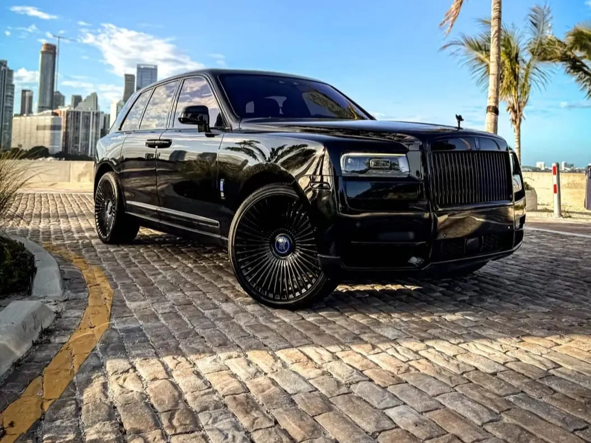 Black Rolls-Royce Cullinan exterior